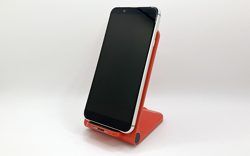 ロゴが光るワイヤレス充電スタンド_C