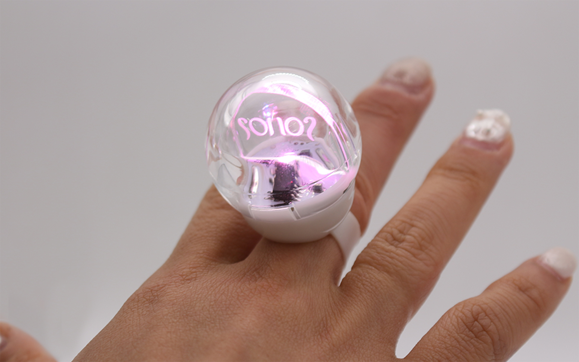 ロゴが光るLEDリング